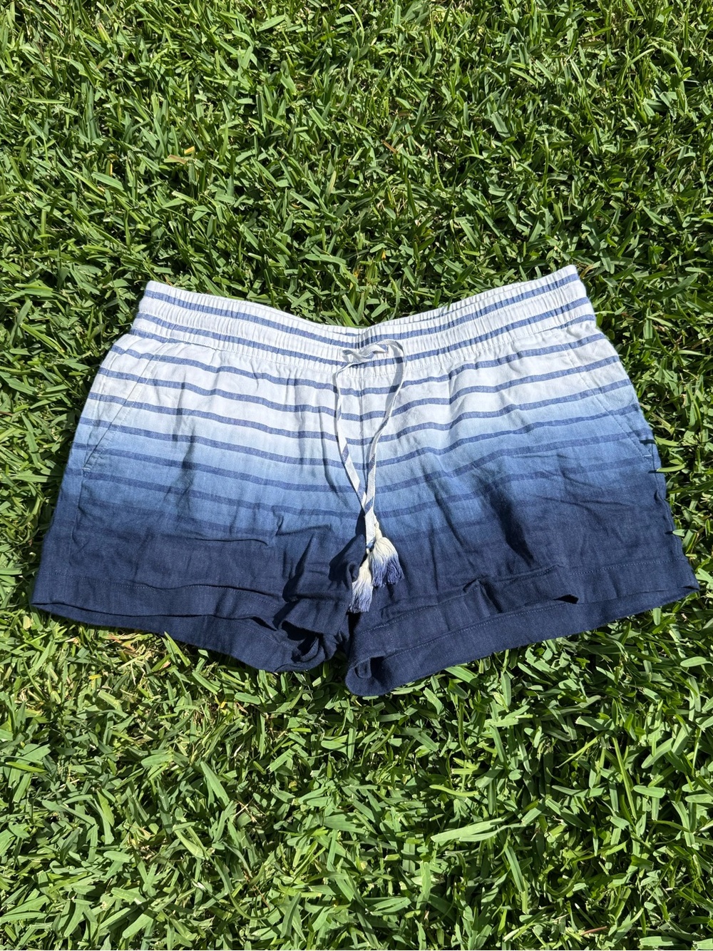 Vineyard Vines Ombre Navy and White Linen Blend Shorts
